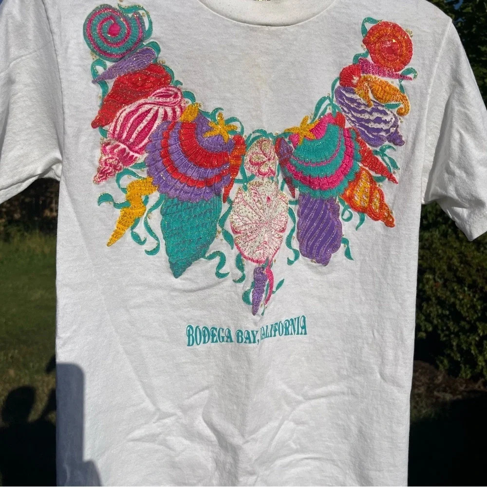VINTAGE Bodega Bay CA Tee 100% Cotton Sparkles Colorful 90s - Picture 6 of 9